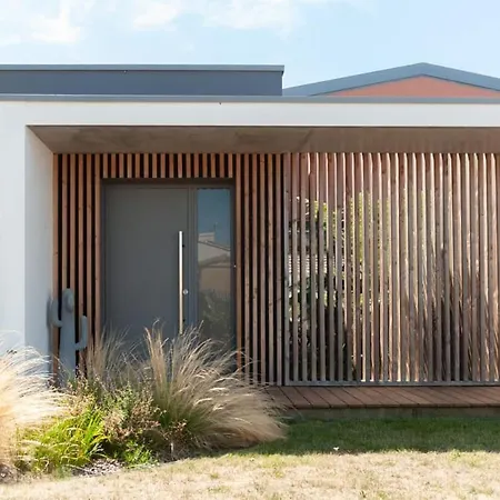 D'architecte Avec Piscine A 800m De La Villa *